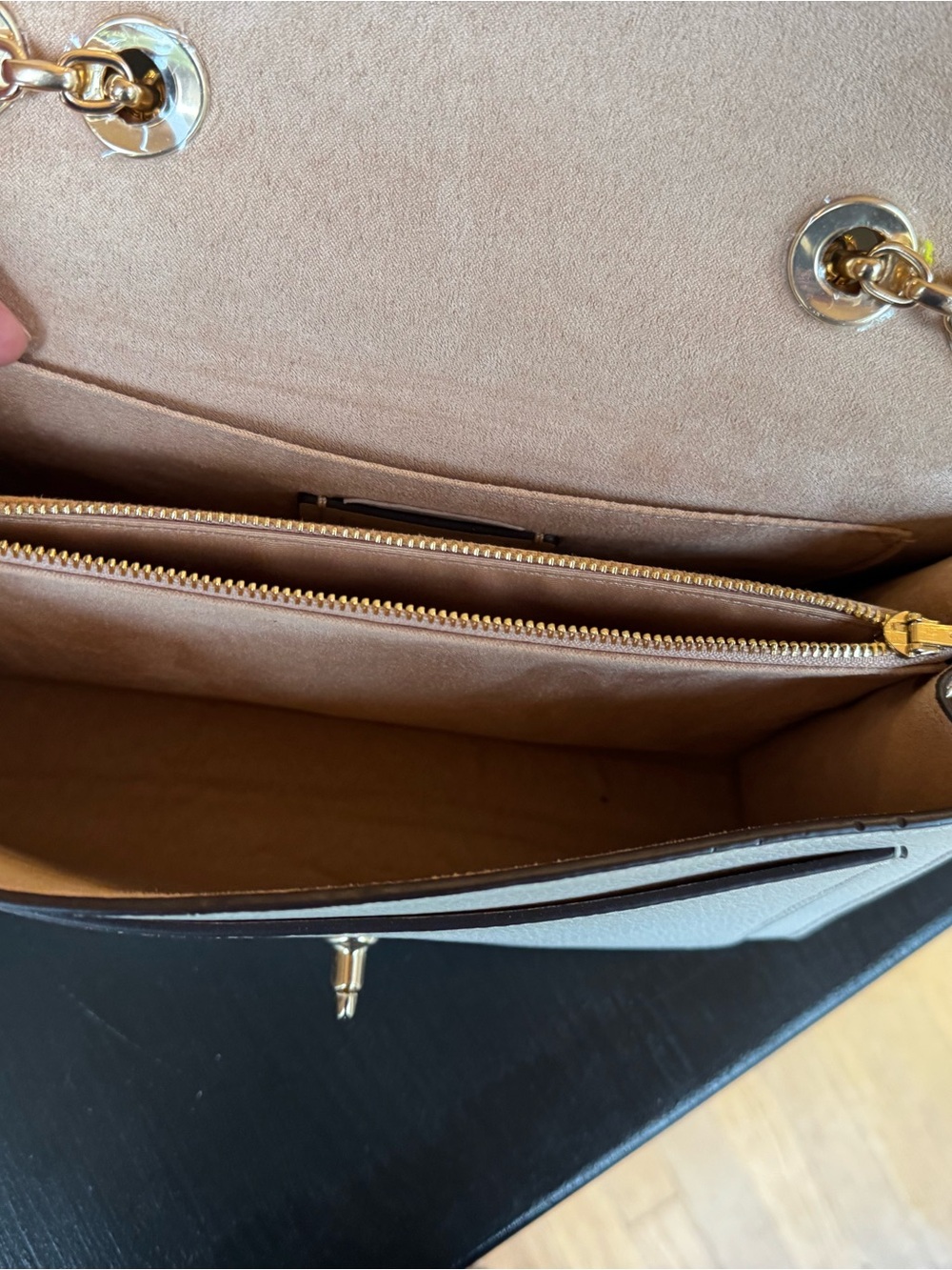 Coach White Leather Shoulder Bag with Gold Chain and Brown Handle - Picture 6 of 7